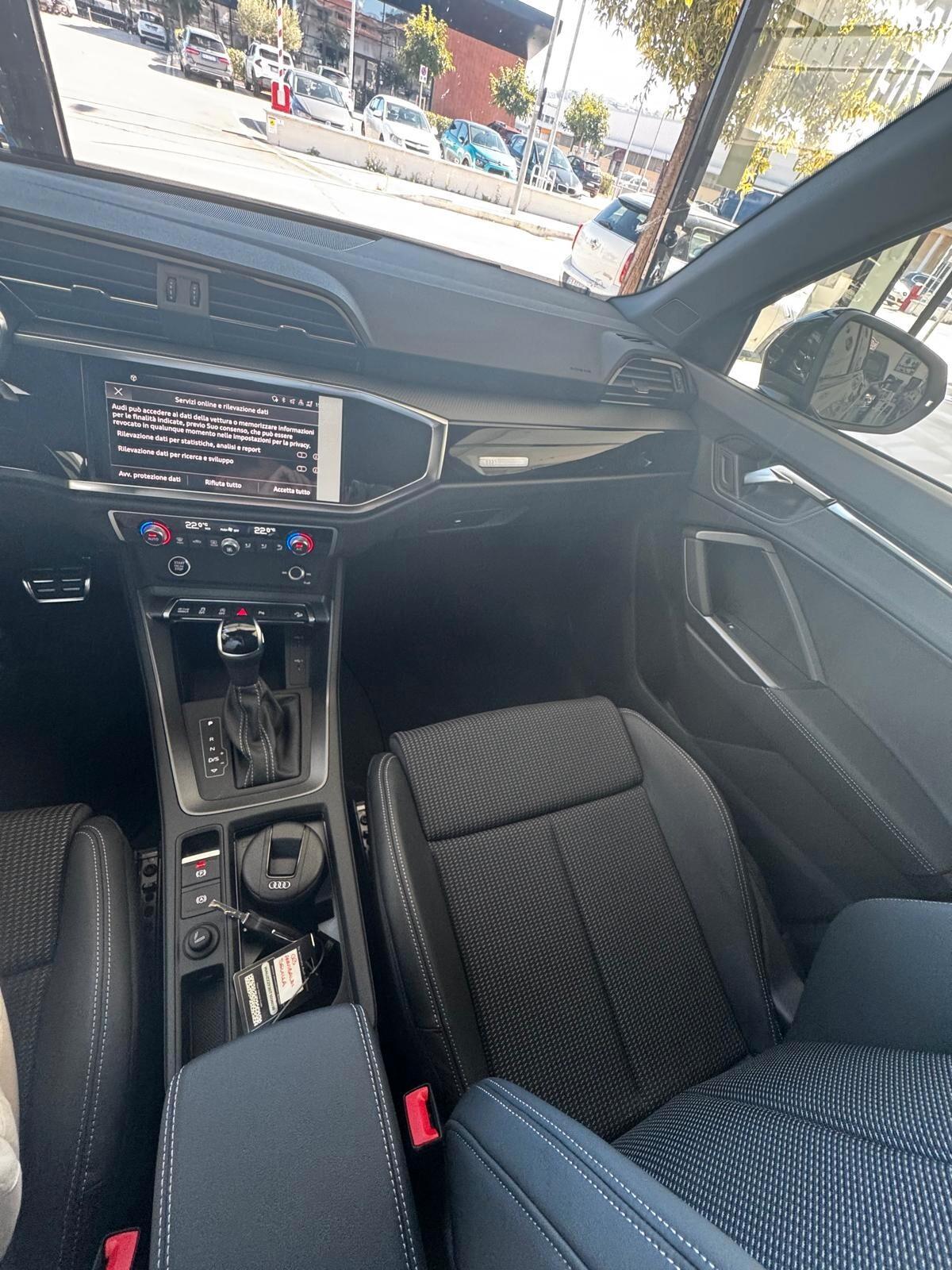 Audi Q3 35 TDI S tronic Identity Black