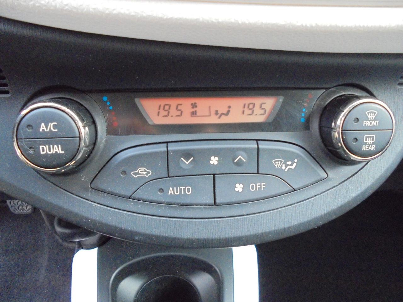 TOYOTA YARIS 1.4 D-4D 5P LOUNGE – UNIPROPRIETARIO-