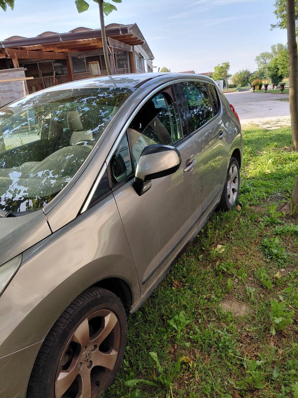 Peugeot 3008 1.6 HDi 110CV cambio robotizzato Premium