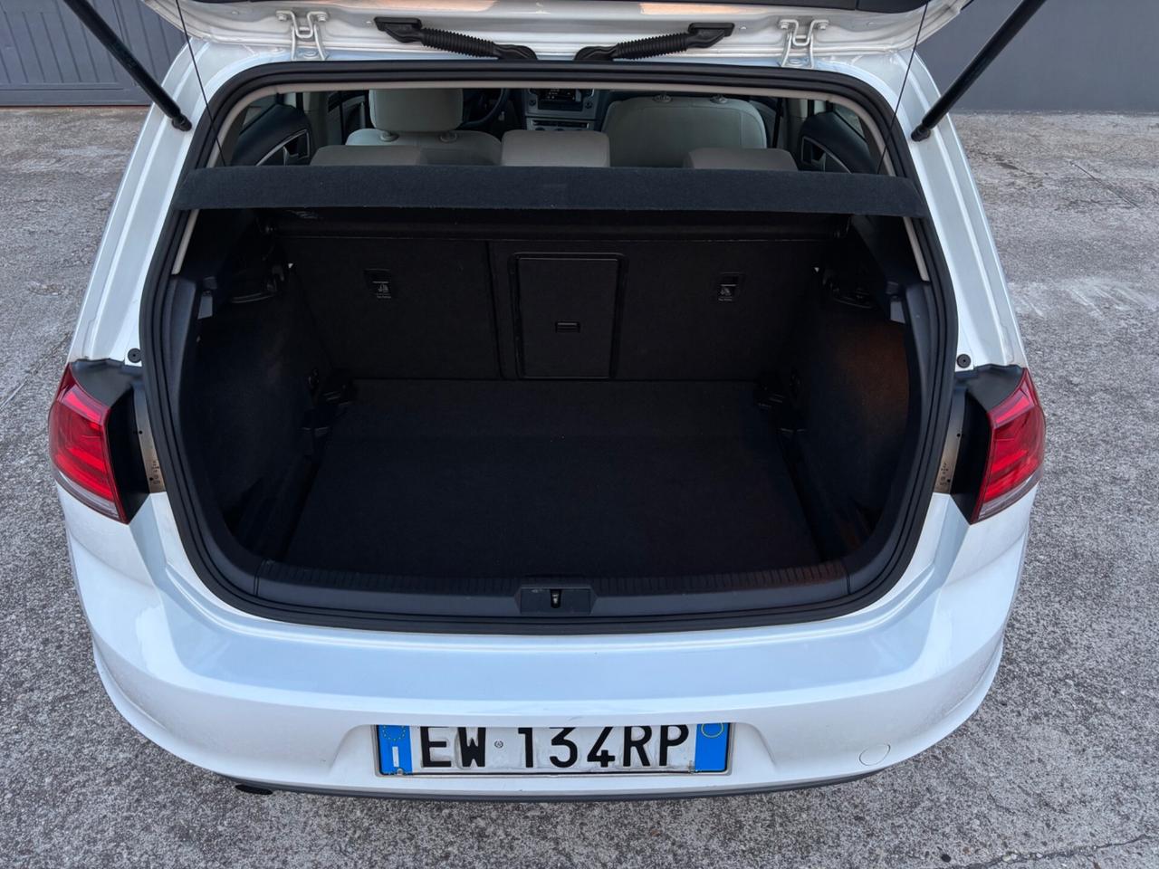Volkswagen Golf 1.6 TDI. Neopatentati. Garanzia