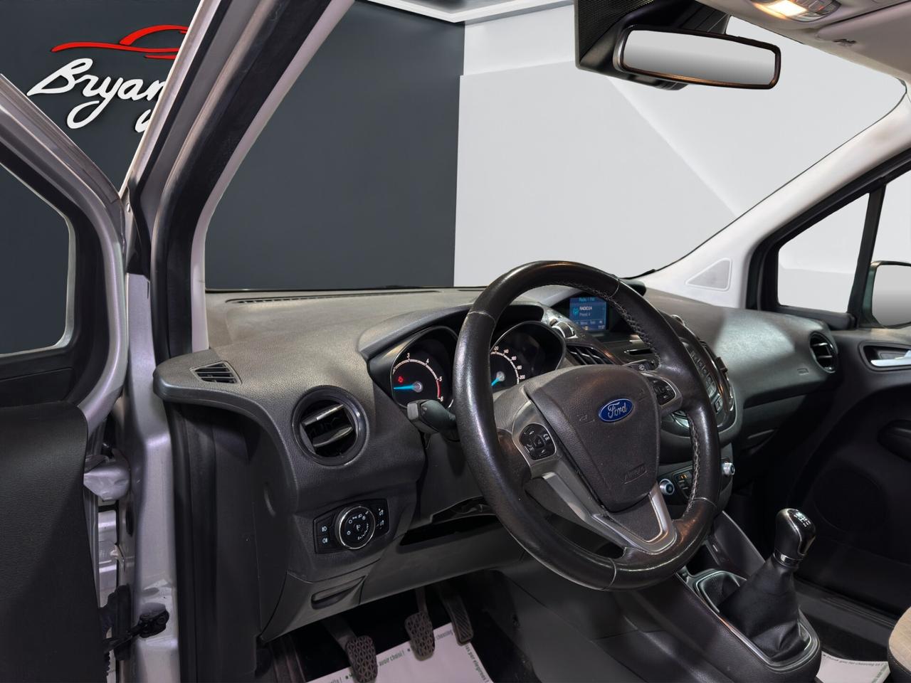 Ford Tourneo Courier 1.5 TDCI 95 CV Titanium