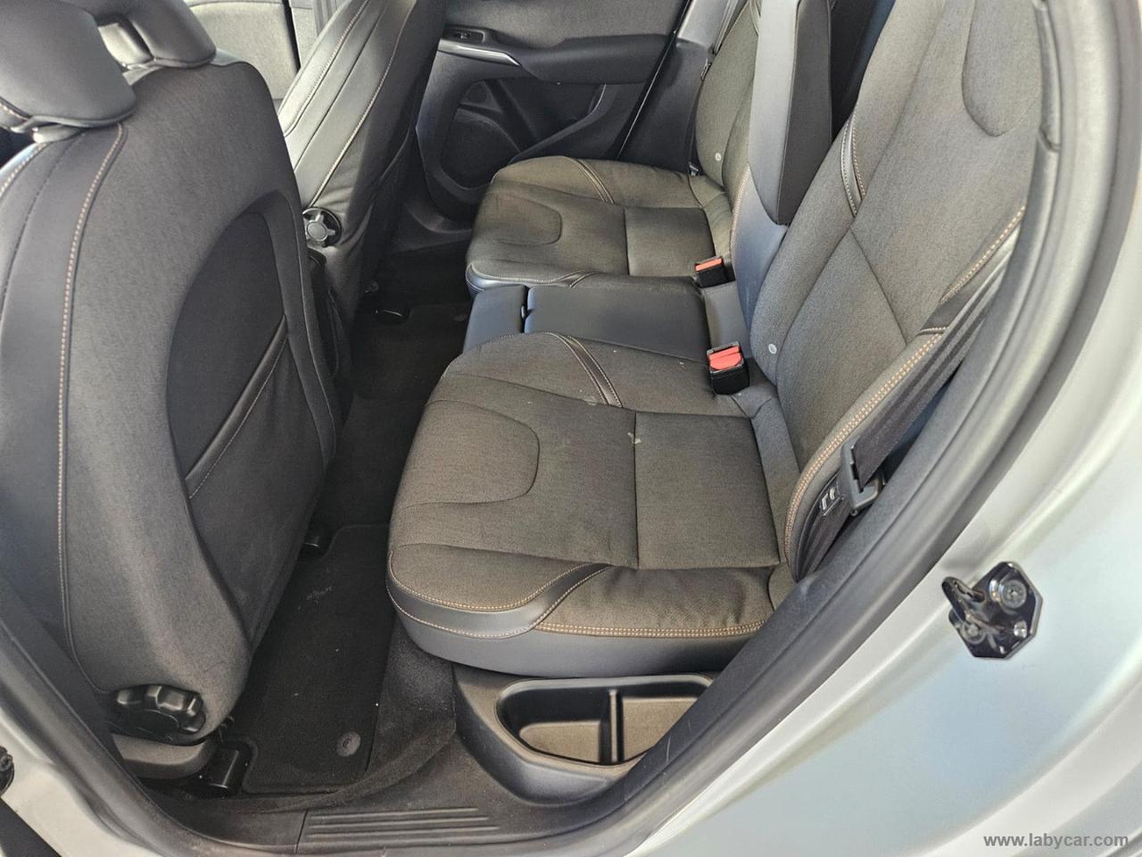 VOLVO V40 Cross Country D2 1.6 P.sh. Momentum