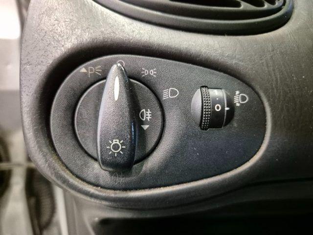 FORD Focus 1.8 TDi cat 5p. Ambiente - NEOPAT. - Clima