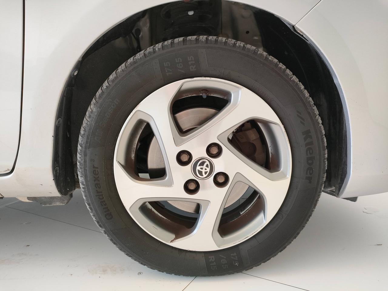 TOYOTA Yaris III 2015 - Yaris 5p 1.5h Active my16