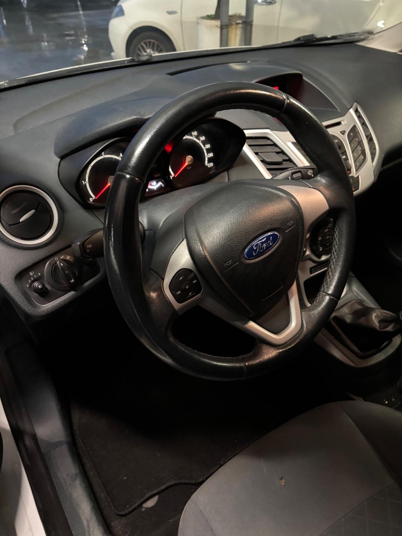 Ford Fiesta 1.4 TDCi 70CV 5 porte Titanium per neopatentati