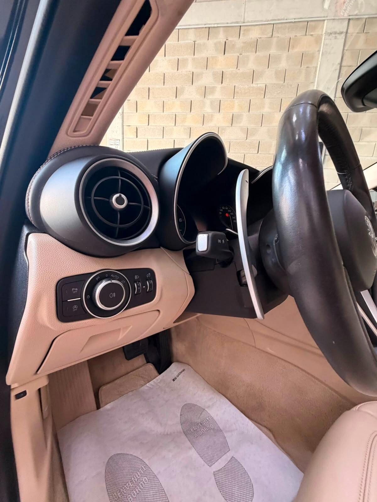 Alfa Romeo Giulia 2.2 190 CV AT8 Lusso - Tetto - Pelle