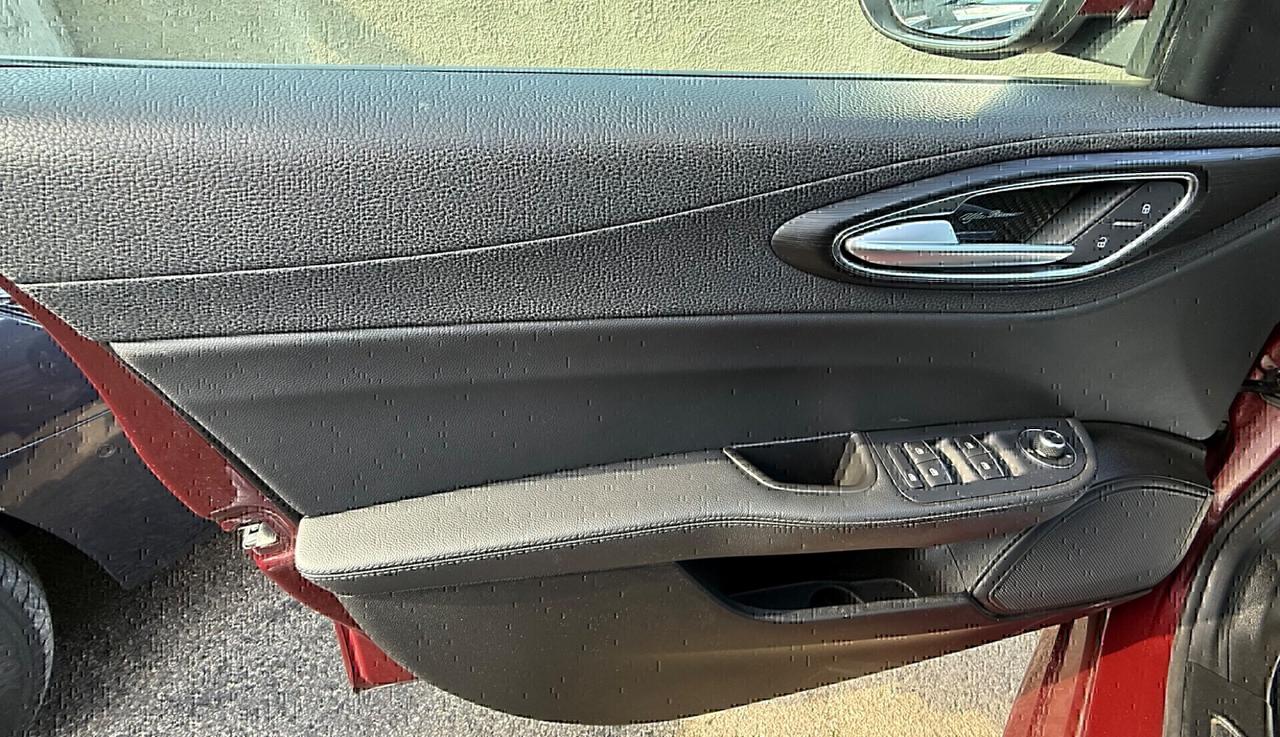 Alfa Romeo Giulia 2.2 Turbodiesel 150 CV AT8,Navigatore,cerchi antracite,ecc.
