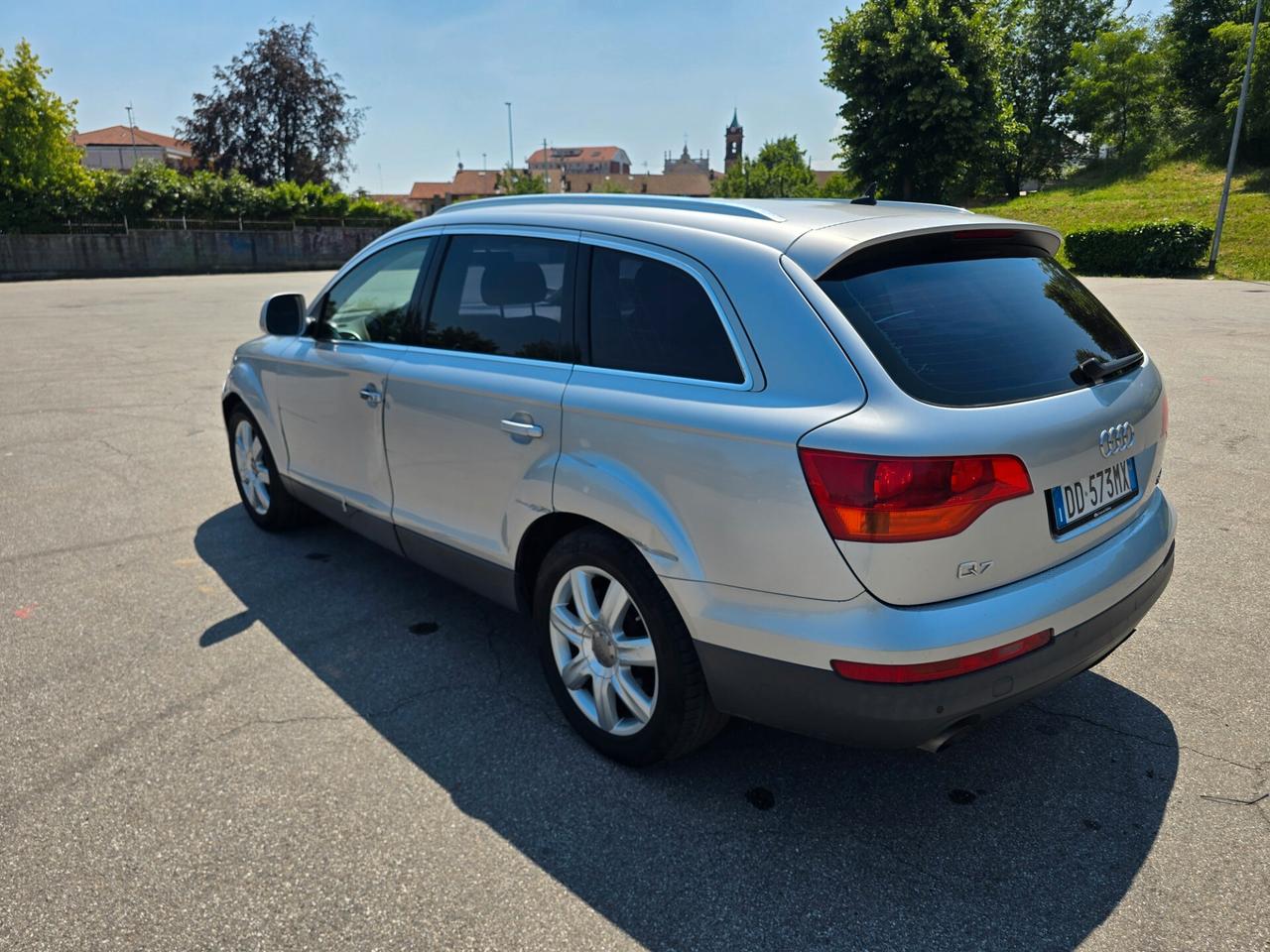 Audi Q7 3.0 V6 TDI 233CV quattro tiptronic