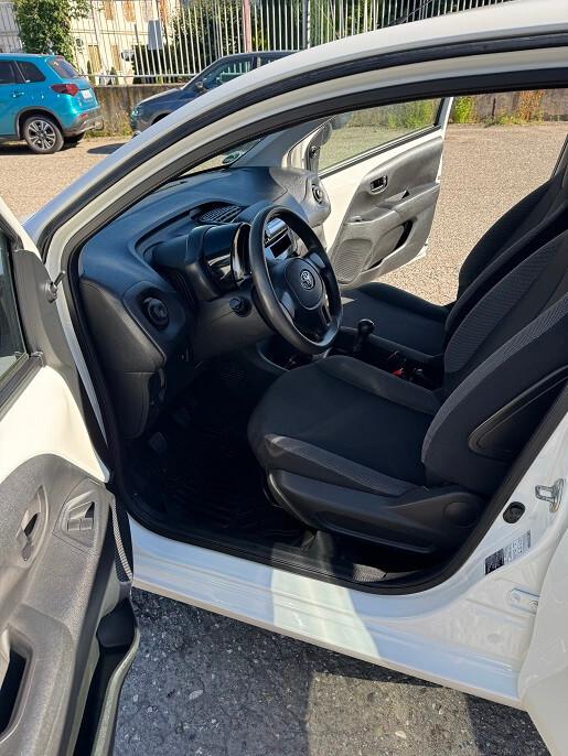 Toyota Aygo 1.0 VVT-i 69 CV 5 porte x-clusiv Black & White
