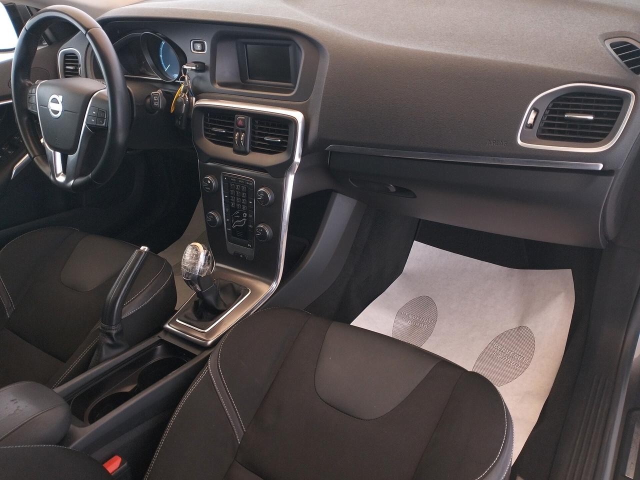 Volvo V40 D2 1.6 Momentum - NEOPATENTATI
