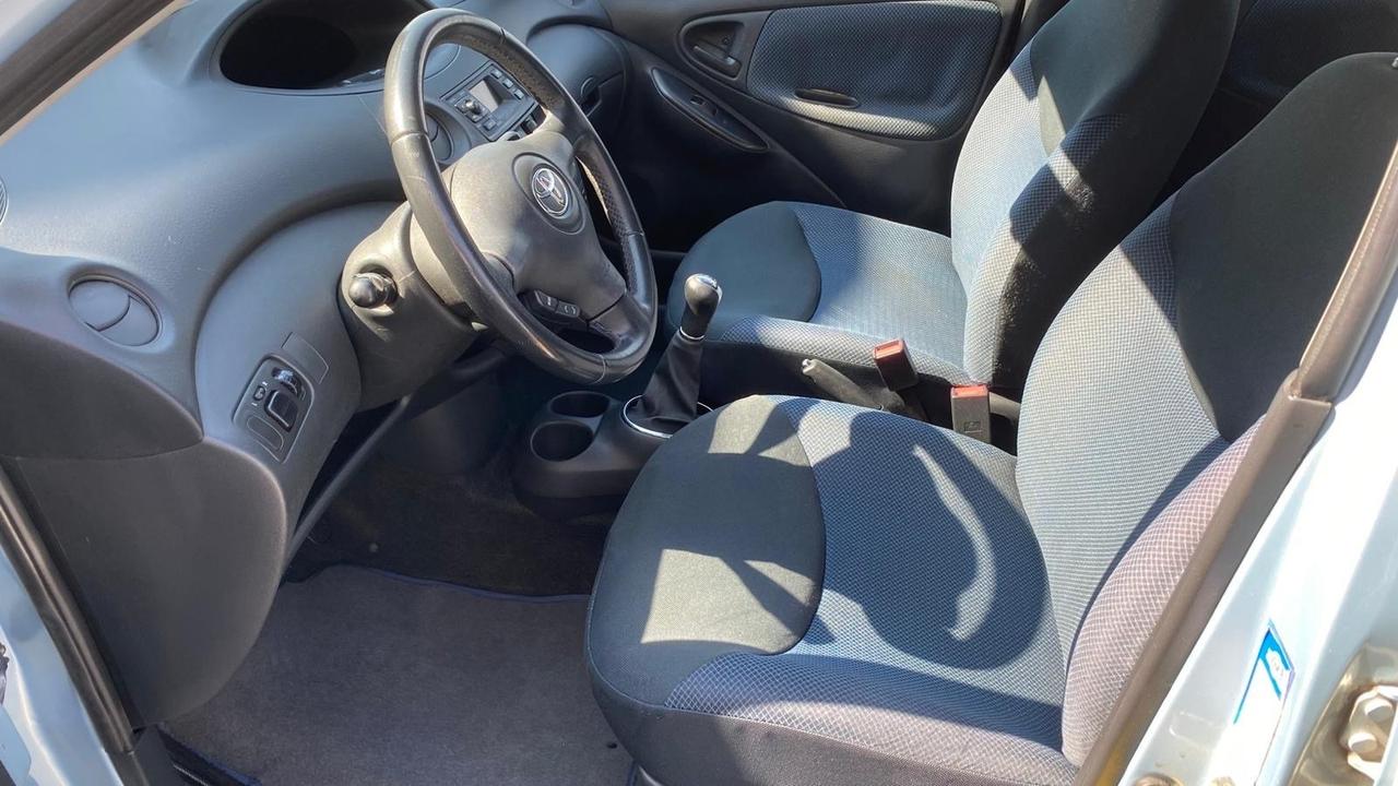 Toyota Yaris 1.0i 16V cat 5 porte Sol