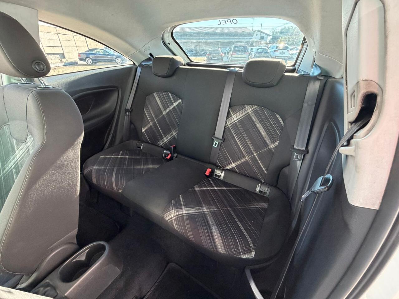 Opel Corsa 1.3 CDTI ecoFLEX 95CV Start&Stop Coupé b-Color