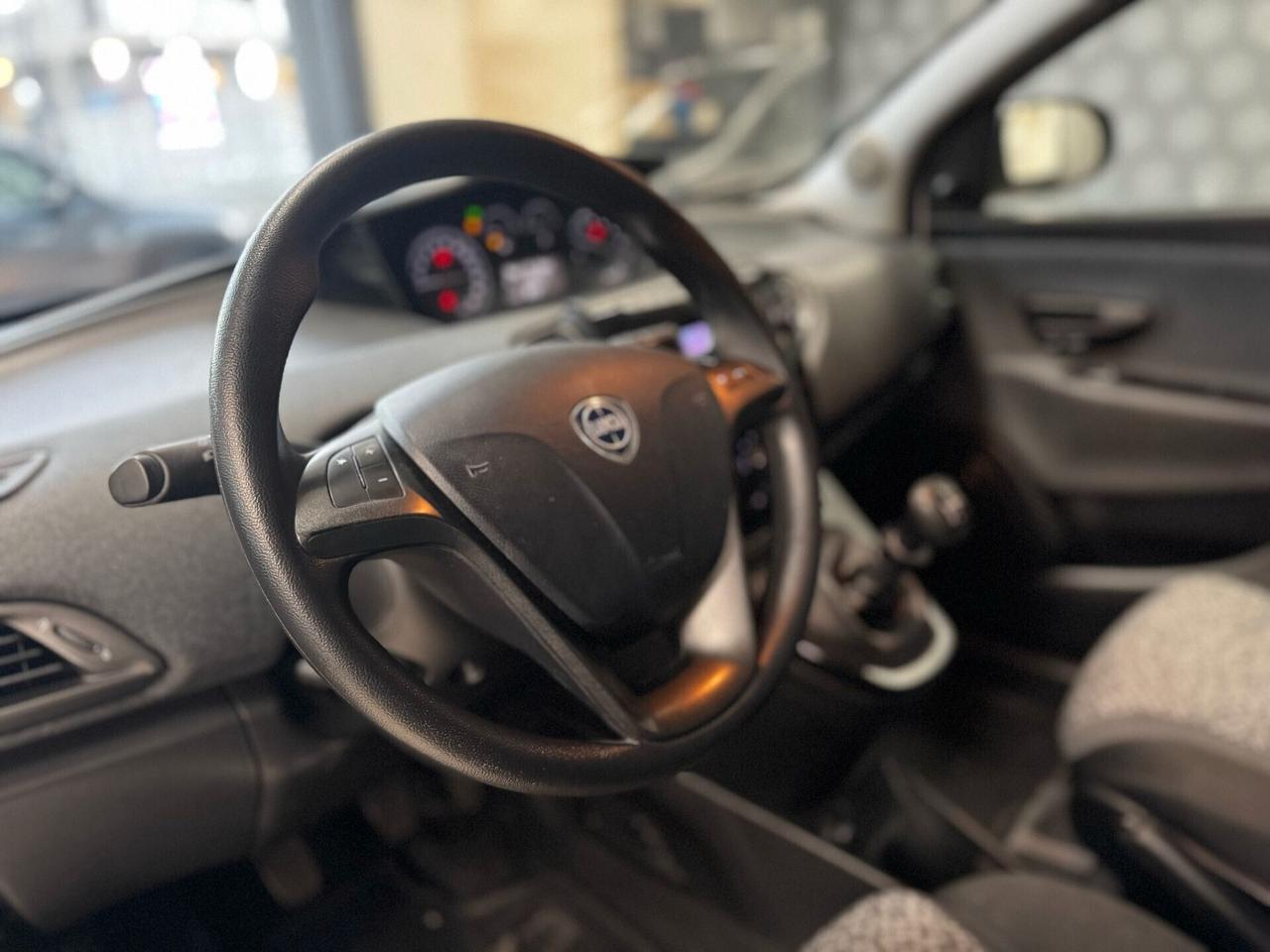 Lancia Ypsilon 1.2 69 CV 5 porte GPL Ecochic Gold