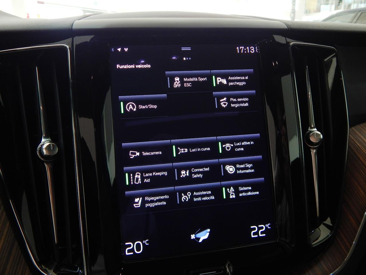 Volvo XC60 2.0 B4 Momentum Pro AWD Aut TETTO-NAVI-PELLE-KAMER