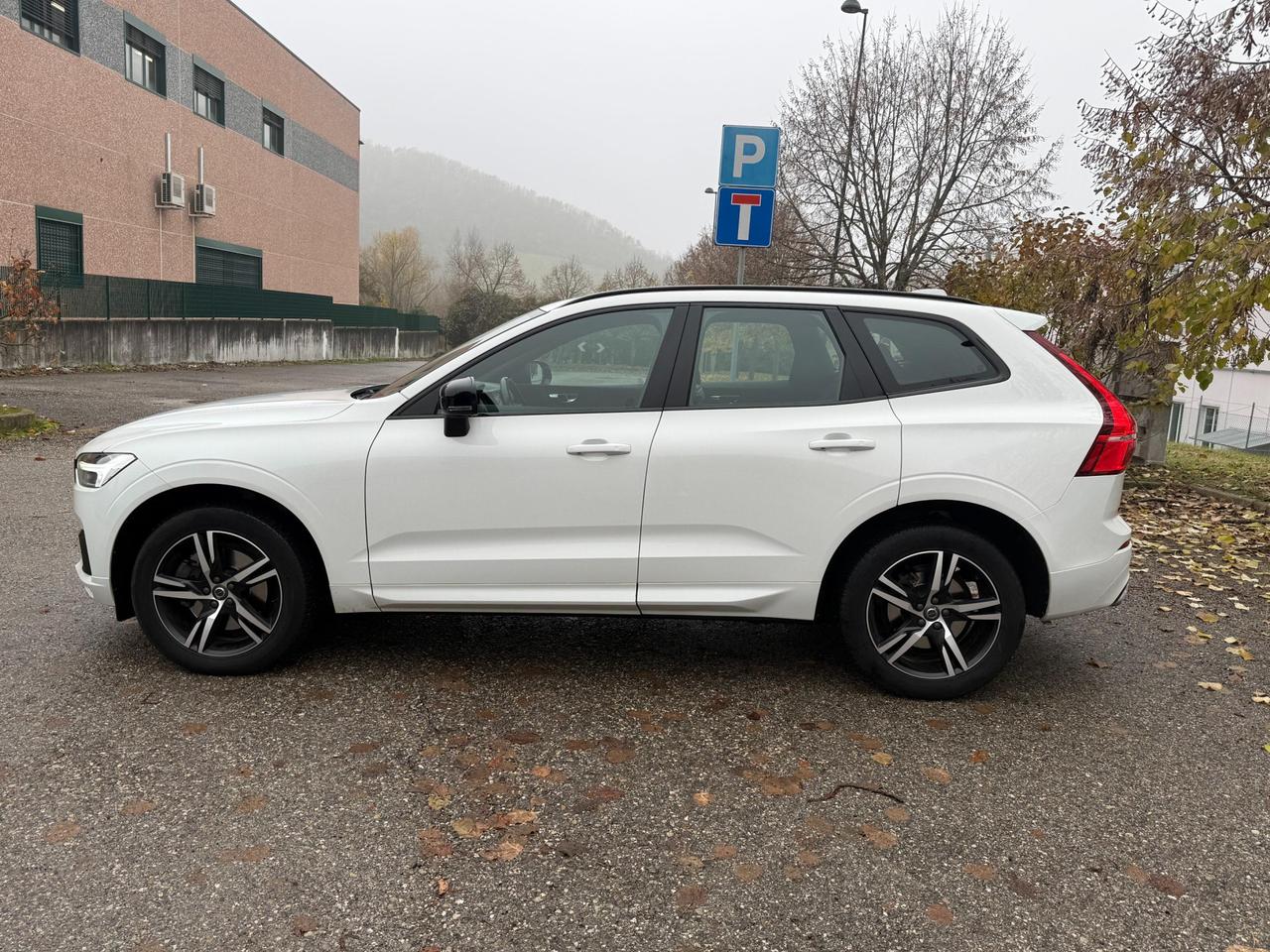 Volvo XC60 2.0 b4 R-design awd auto my20