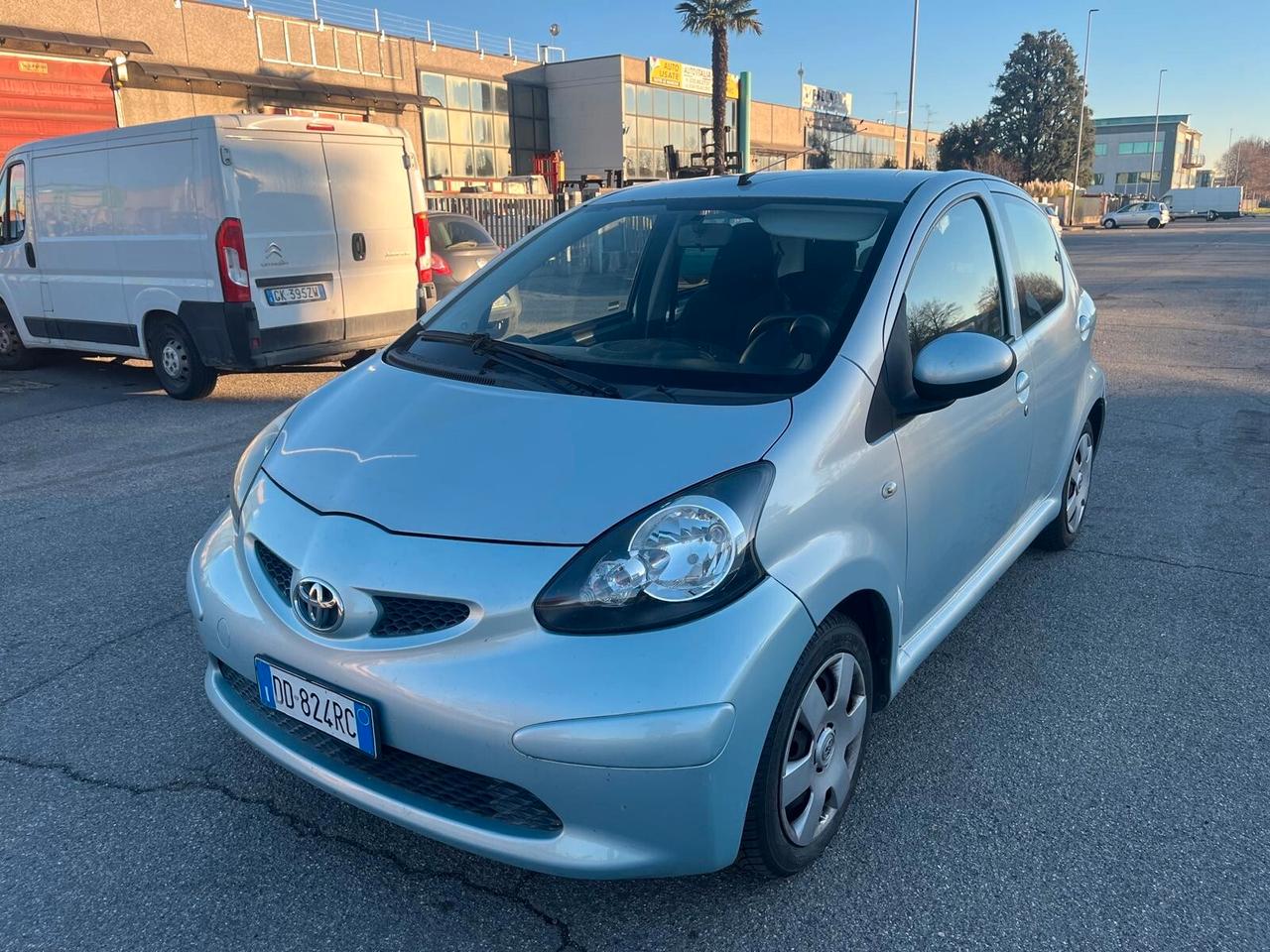 Toyota Aygo 1.0 12V VVT-i 5 porte Sol