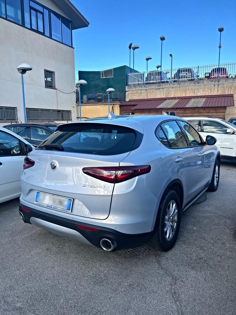 Alfa Romeo Stelvio Q4 2.2 190 CV 2021