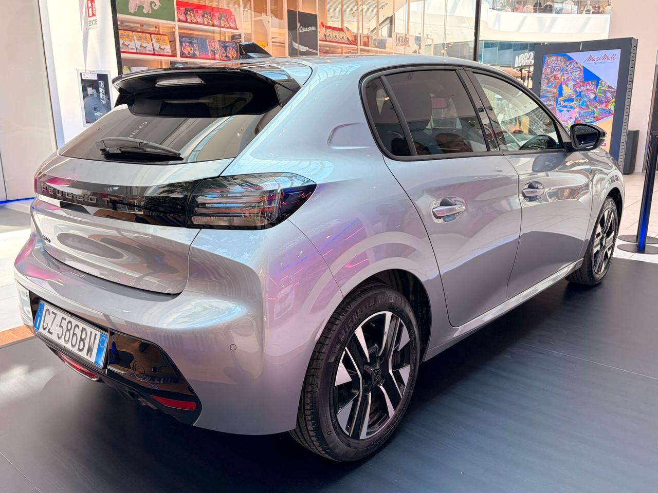Peugeot 208 PureTech 100 Stop&Start 5 porte2