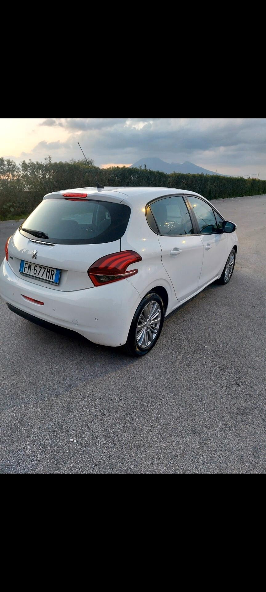 Peugeot 208 allure 1.5 diesel 2018 87 mila km