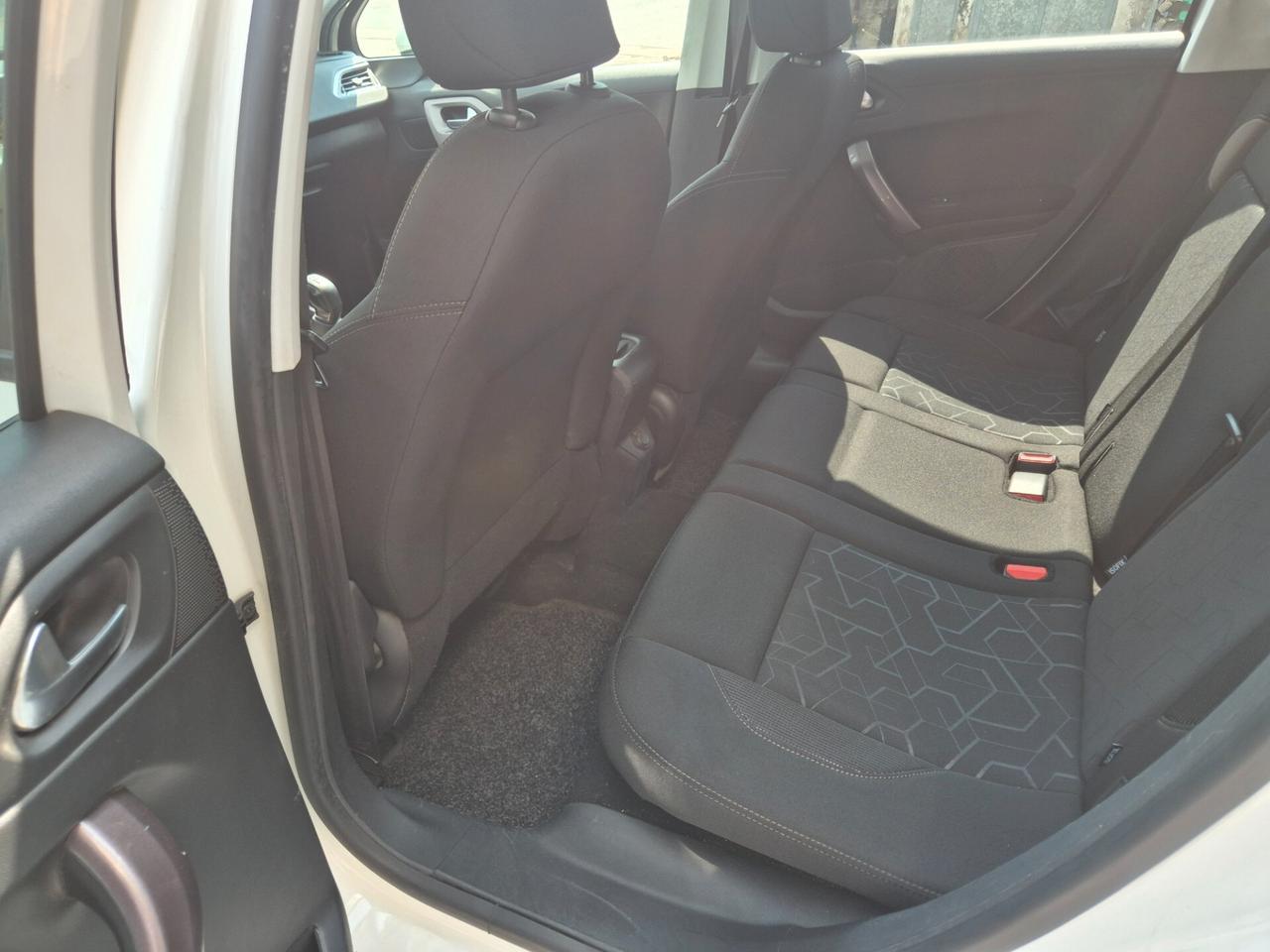 Peugeot 2008 1.6 e-HDi 92 CV Stop&Start Allure