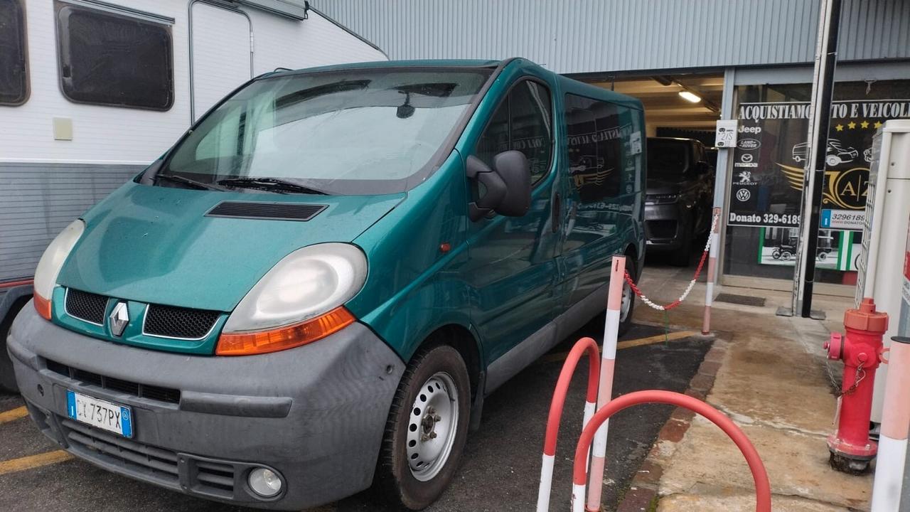 Renault Trafic 6 posti autocarro
