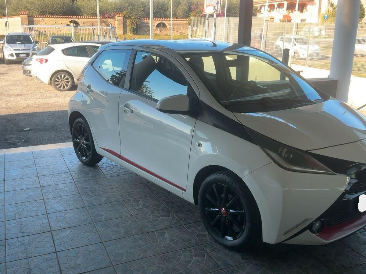 Toyota Aygo 1.0 VVT-i 69 CV 5 porte x-play