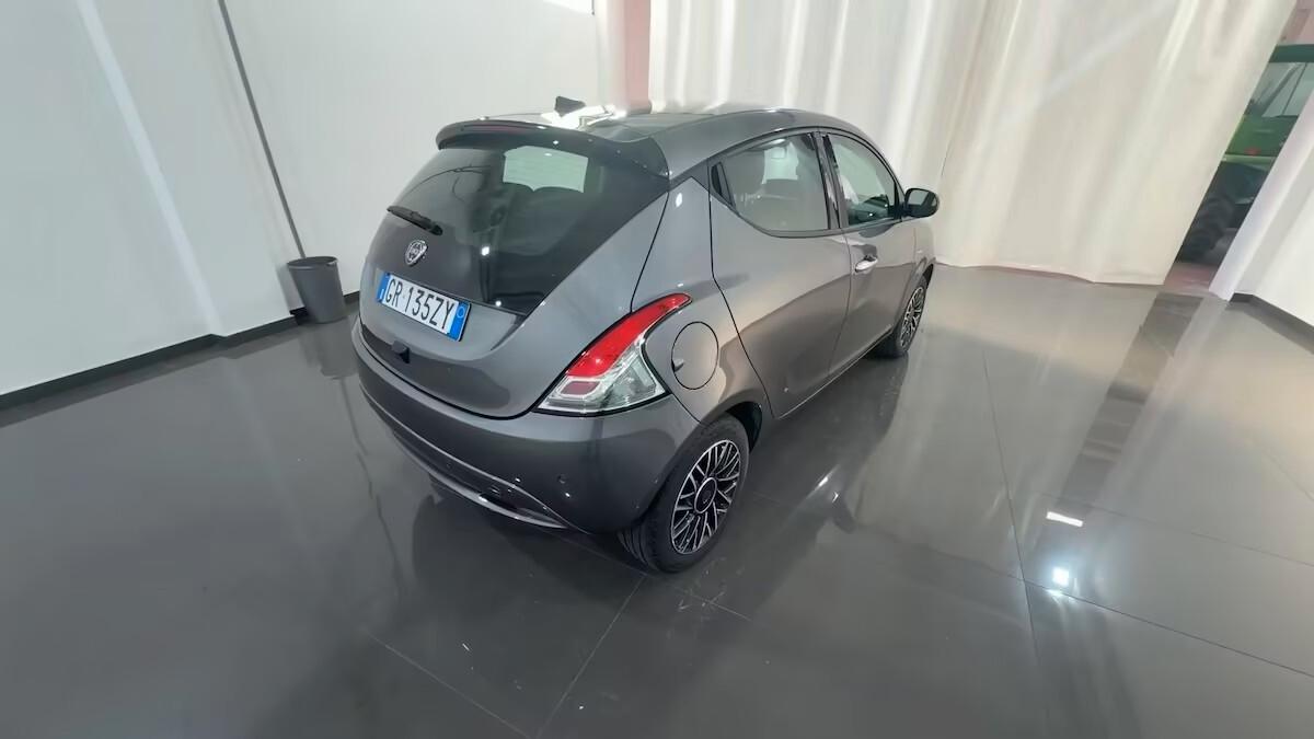 Lancia Ypsilon 1.0 FireFly 5 porte S&S Hybrid Platino