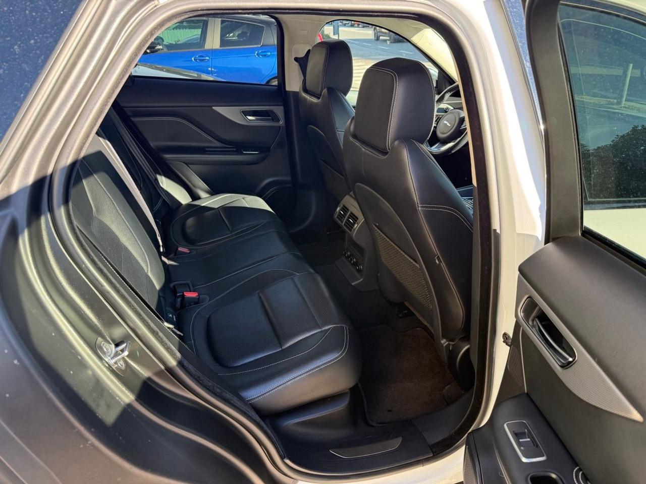 Jaguar F-Pace 180 cv #8582