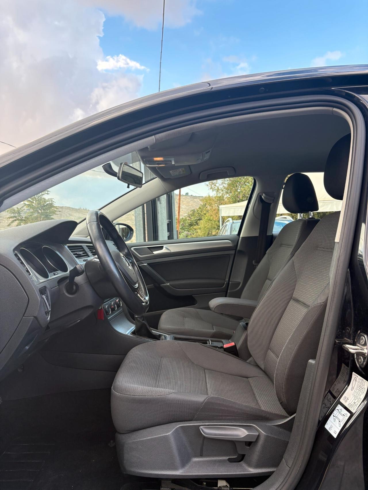 Volkswagen Golf VII 1.6 TDI Highline