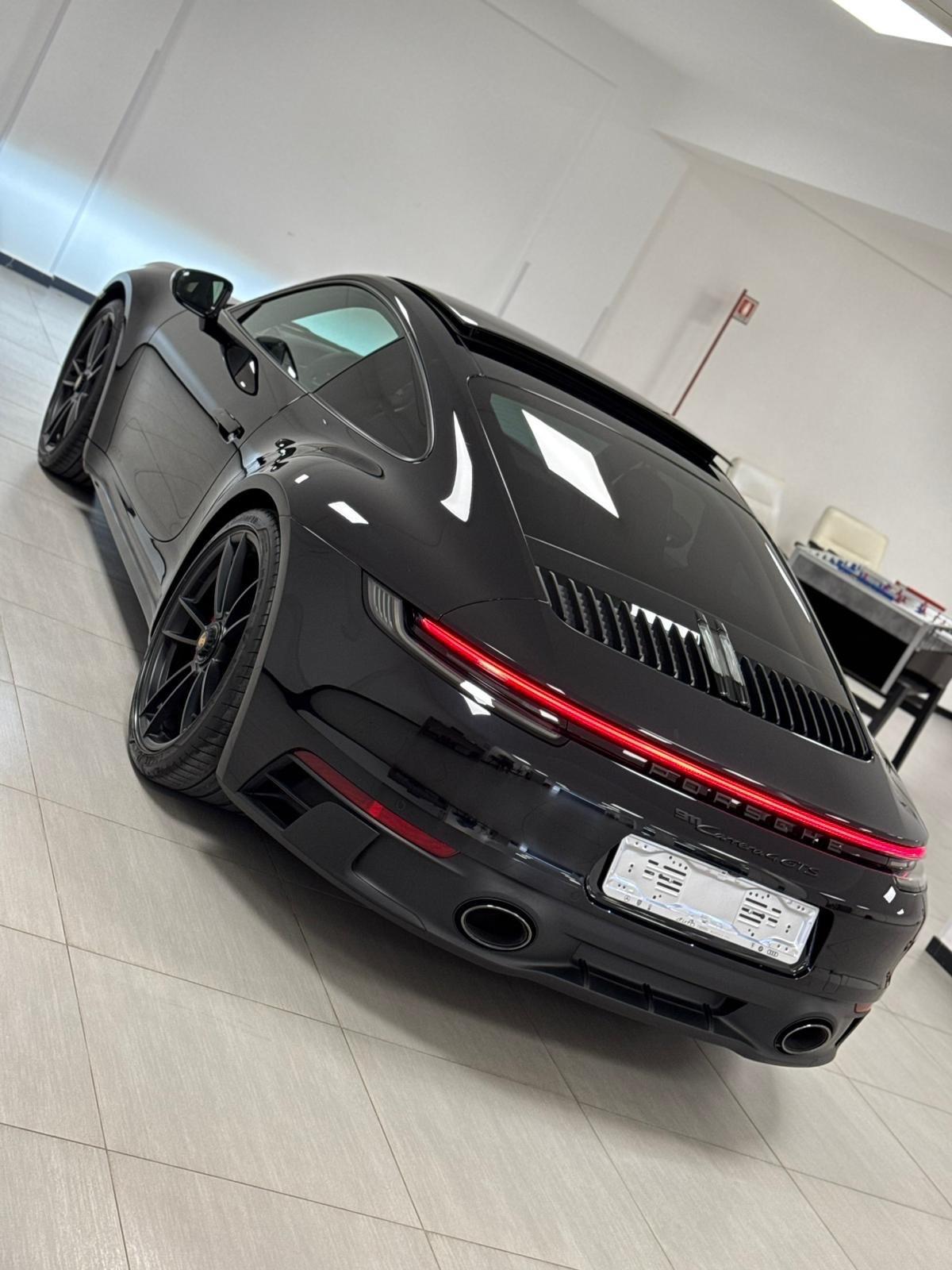 Porsche 911 Carrera 4 GTS