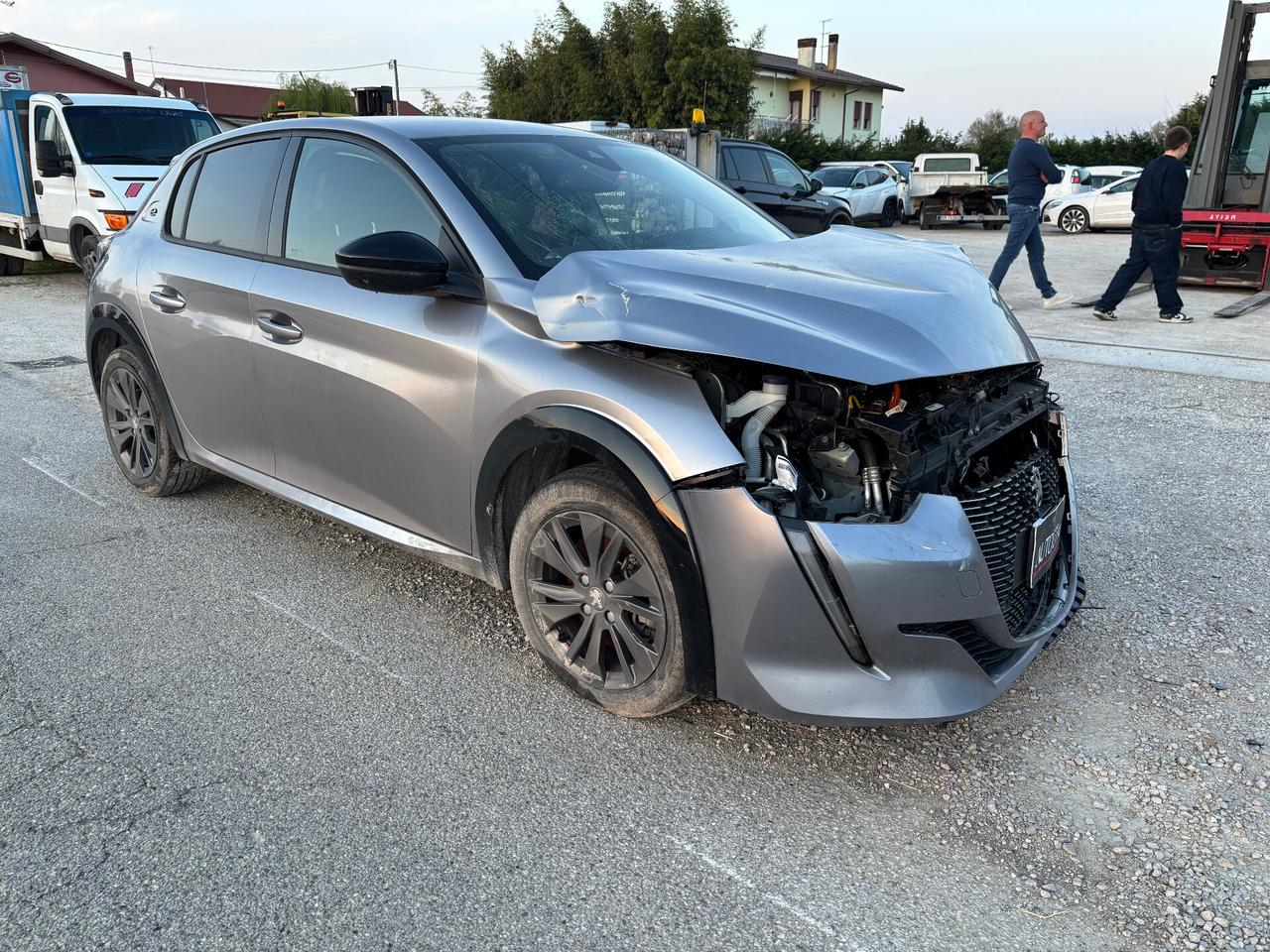 Peugeot 208 motore elettrico 136 CV 5 porte Allure