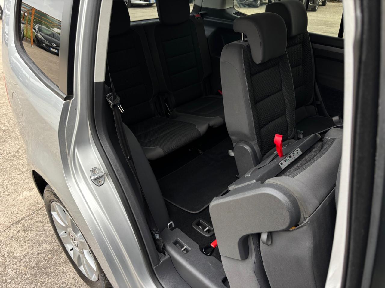 Volkswagen Touran 1.6 TDI DSG. 7 POSTI. Garanzia