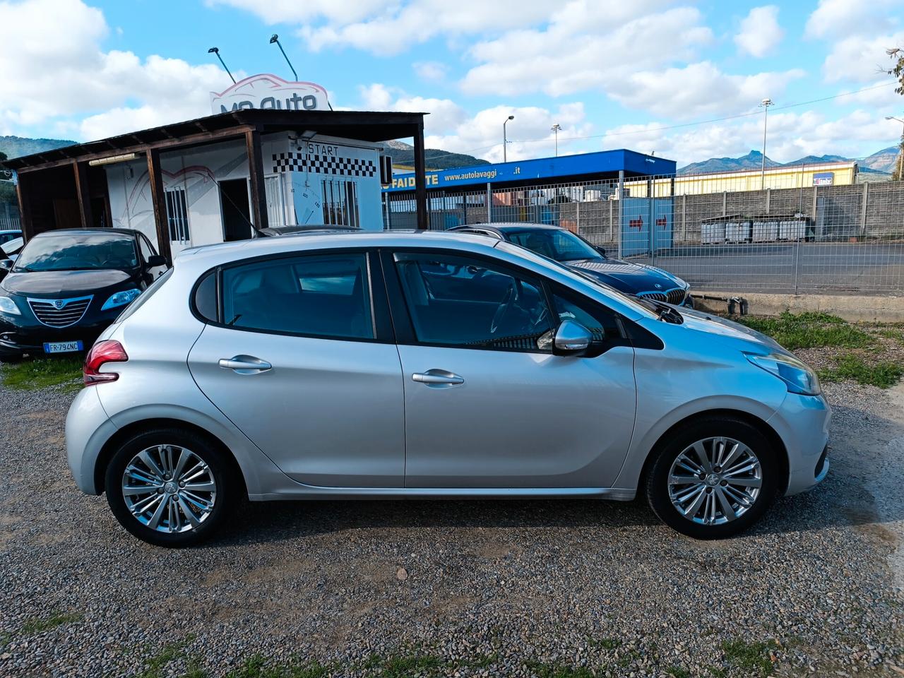 Peugeot 208 PureTech 82 5 porte Allure