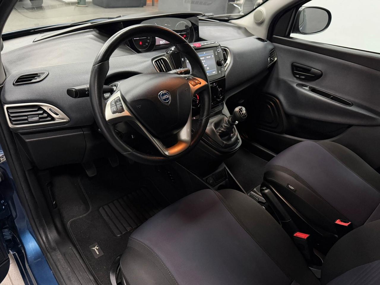 Lancia Ypsilon 1.0 FireFly 5 porte S&S Hybrid Ecochic Silver