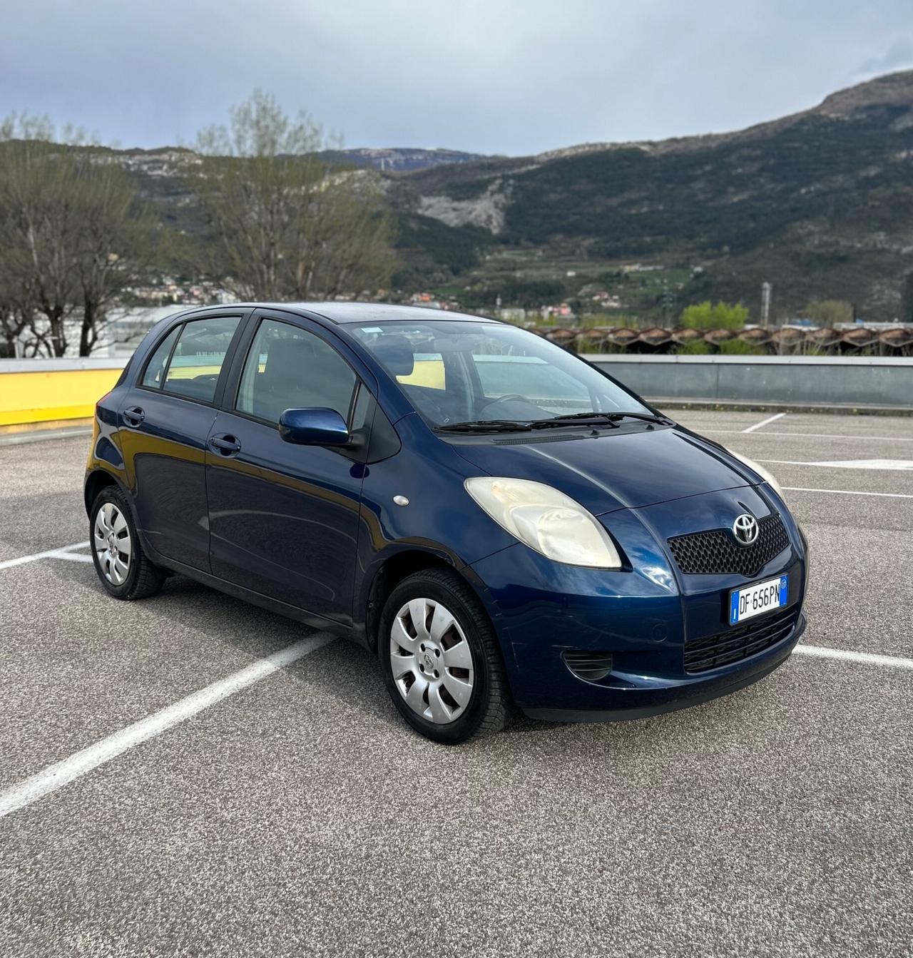 Toyota Yaris 1.0 5 porte Edizione SOL Neopatentati