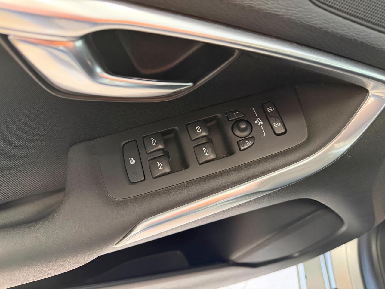 Volvo V40 D2 1.6 Momentum CAMBIO AUTOMATICO