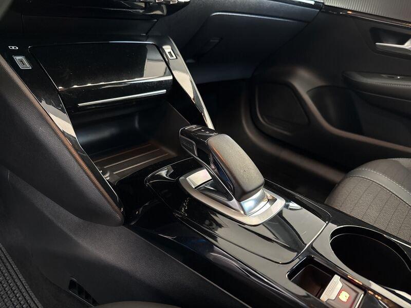 Peugeot 208 motore elettrico 136 CV 5 porte Allure