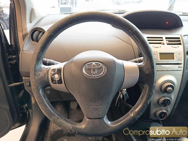 TOYOTA Yaris 1.0 5 porte