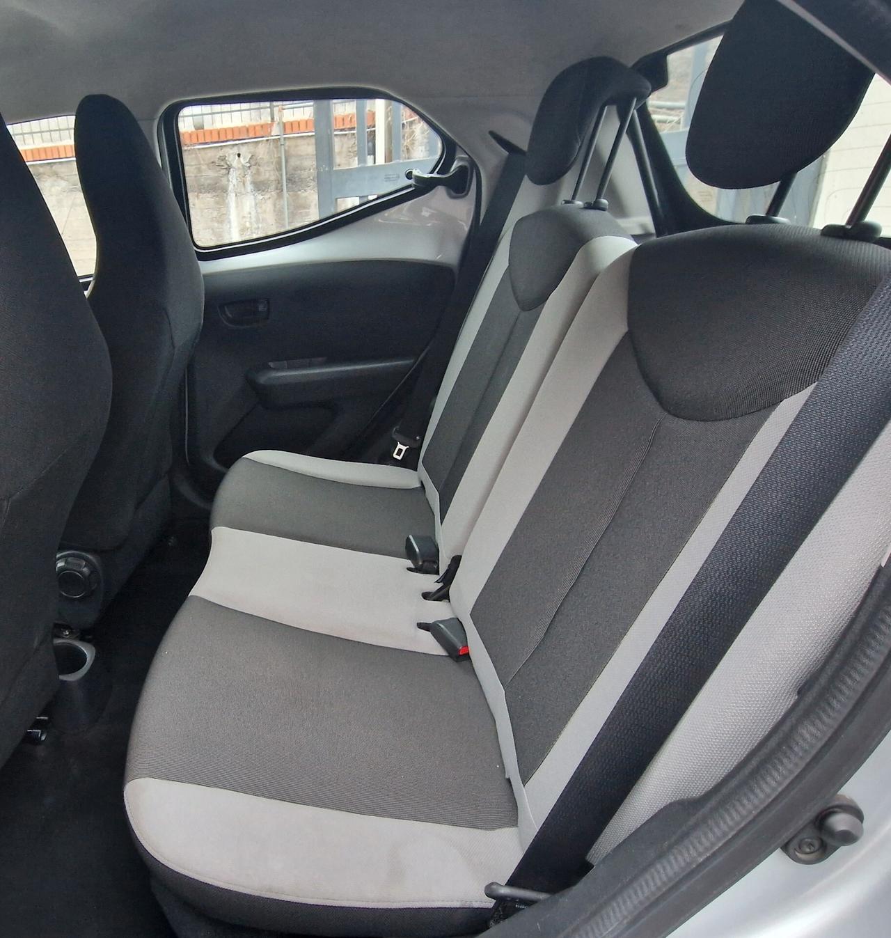 Toyota Aygo 1.0 VVT-i 69 CV 5 porte x-play