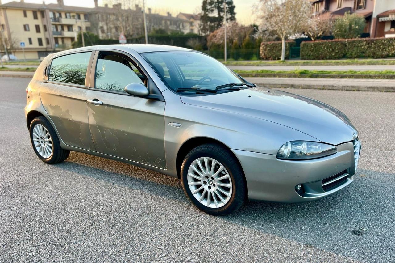 Alfa Romeo 147 2.0 TS Distinctive GPL 5p