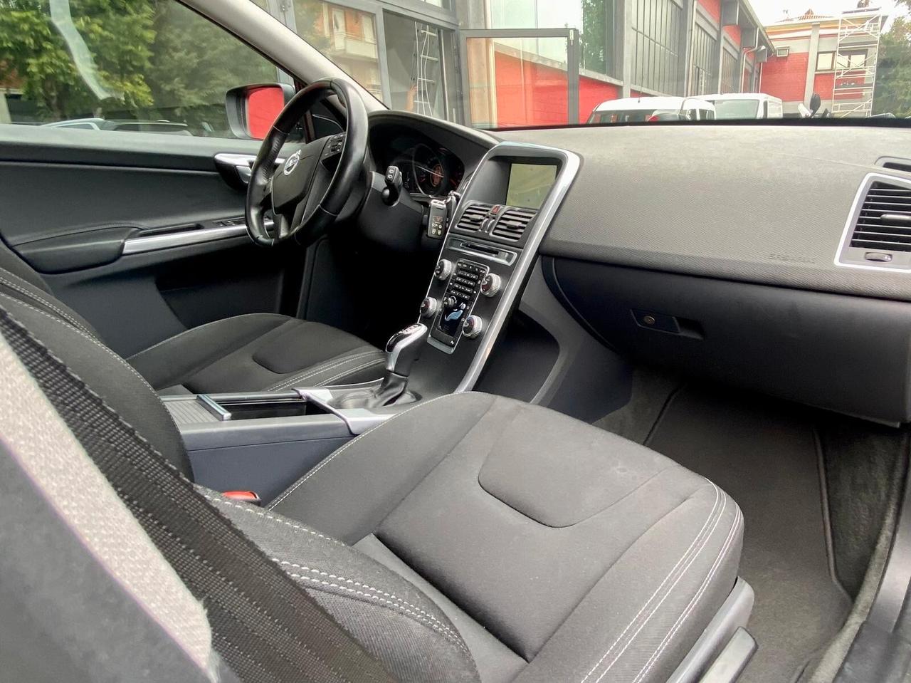 Volvo XC 60 XC60 D3 Geartronic R-design Momentum