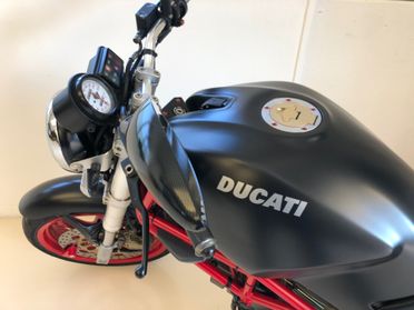 Ducati Monster 600 Dark telaio rosso