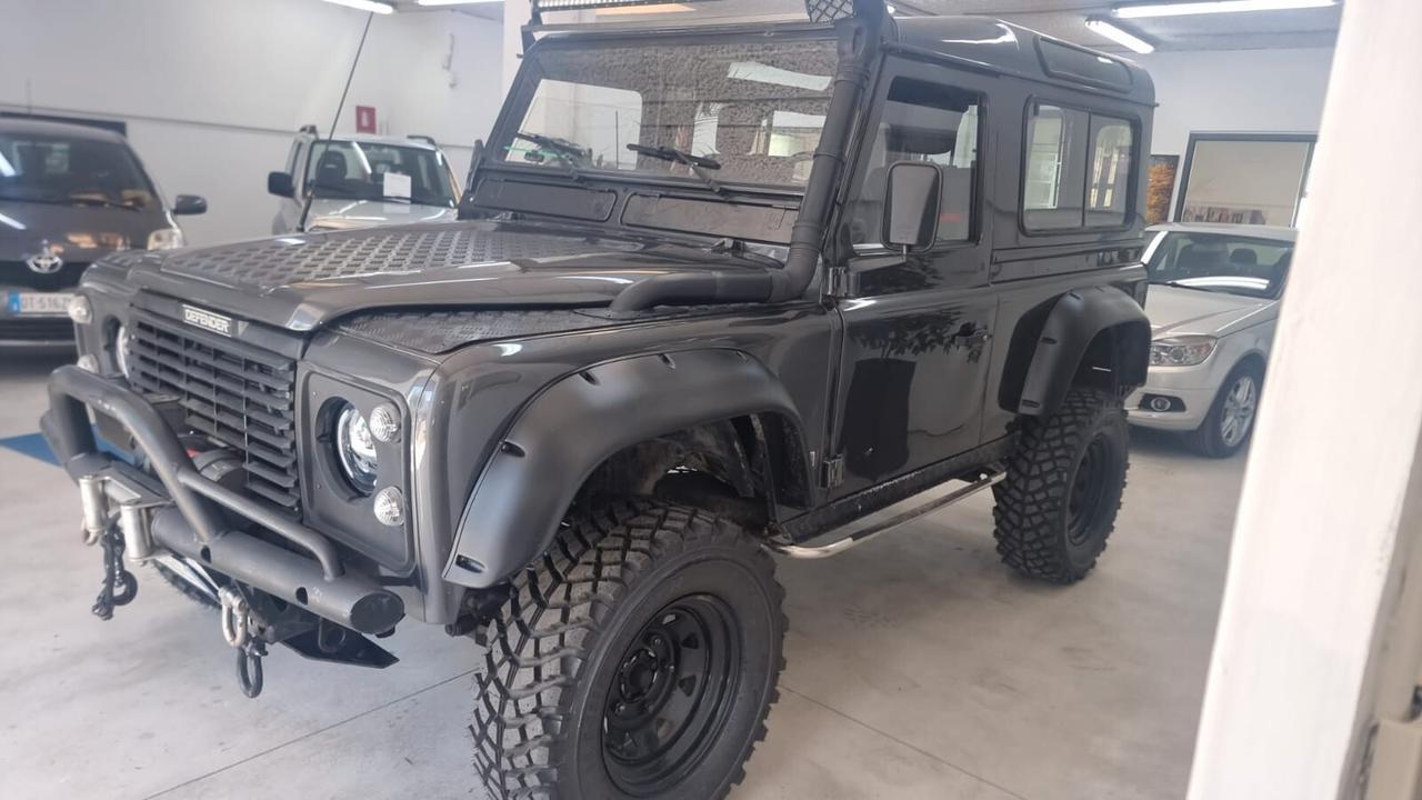 Land Rover Defender LAND ROVER
