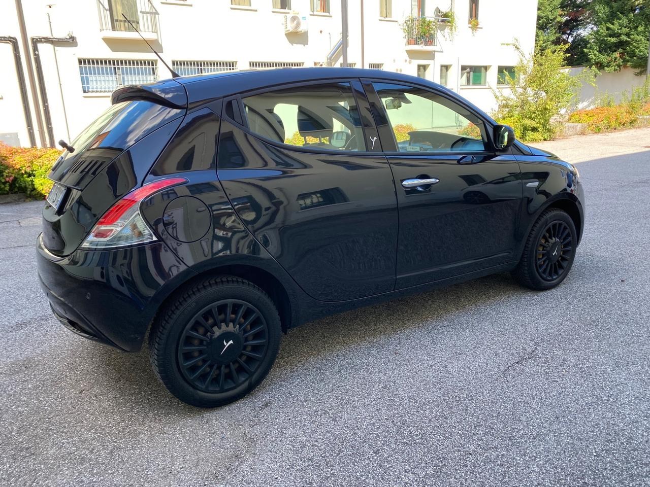 Lancia Ypsilon 1.2 69 CV 5 porte PLATINUM