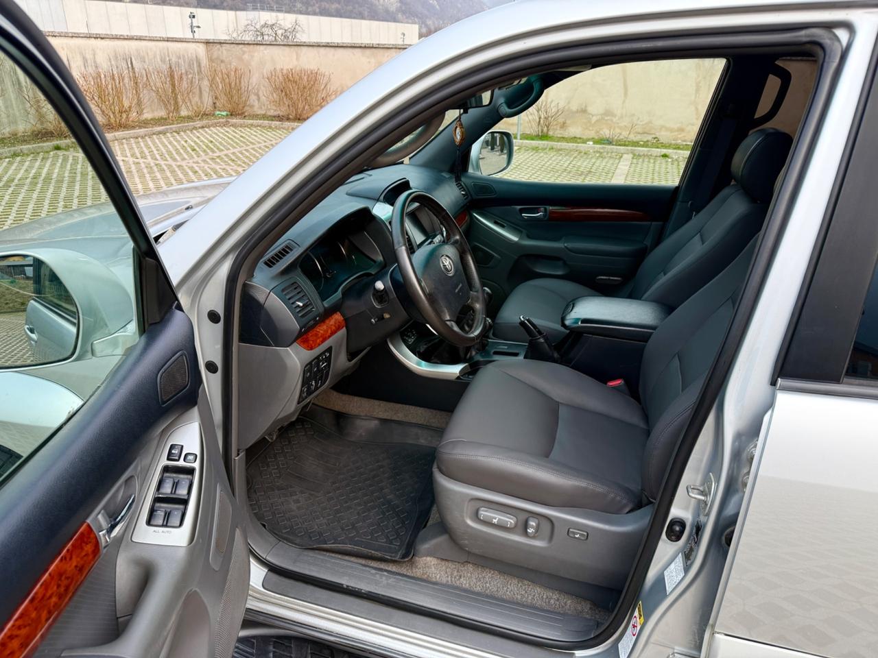 Toyota Land Cruiser 3.0 D manuale 8 posti 5 porte