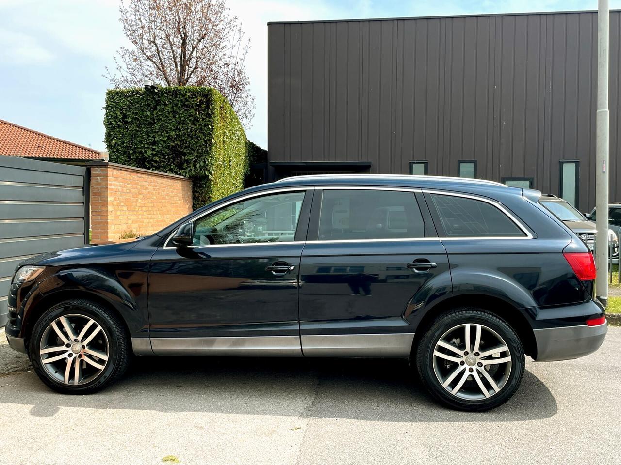 AUDI Q7 3.0D 8m 4x4-EURO 5-Navi,Led-Garanzia-2012