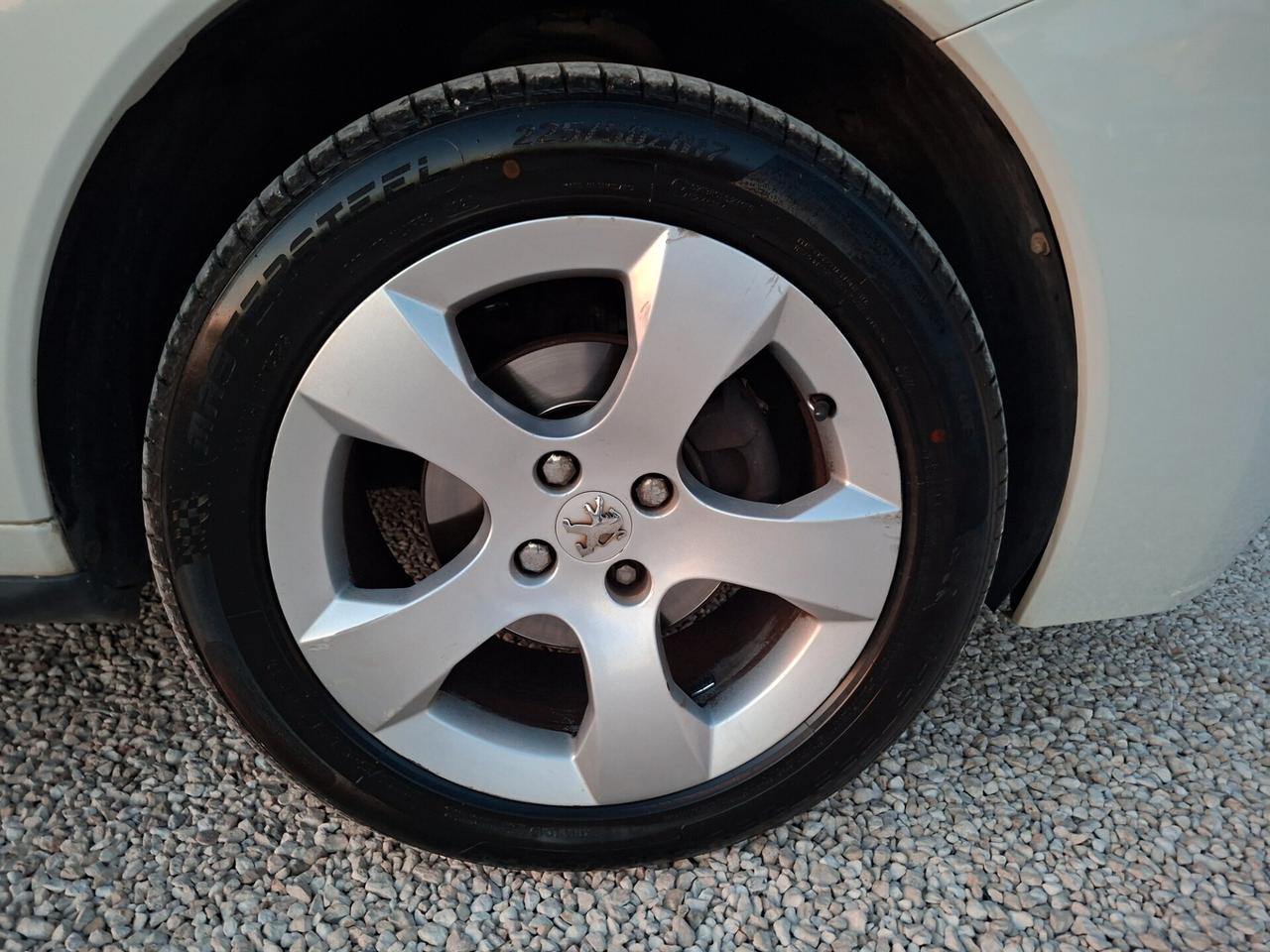 PEUGEOT 3008 ALLURE 1.6 HDI 112cv *TETTO-GANCIO TRAINO*