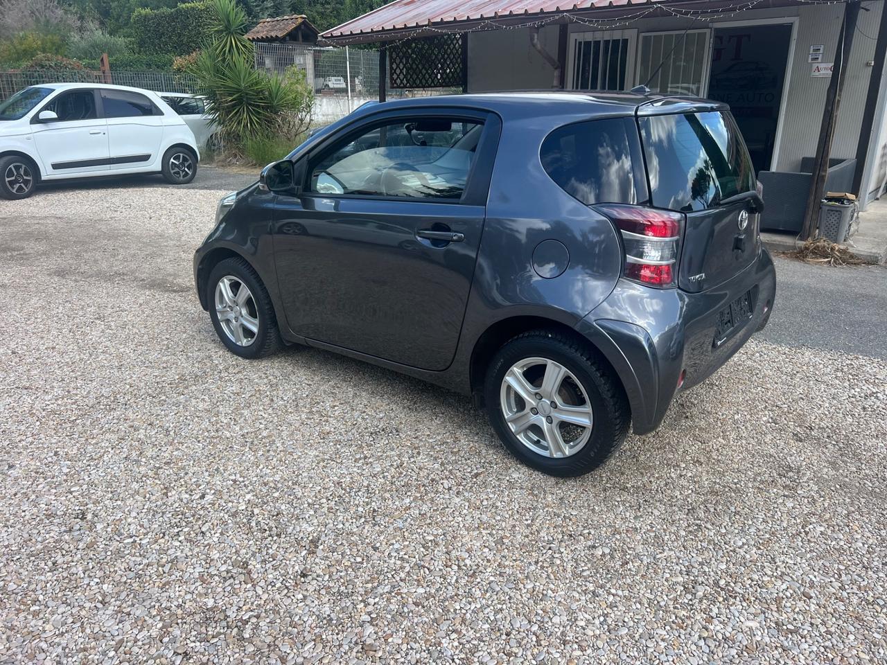 Toyota iQ 1.0 CVT Lounge anno 2015