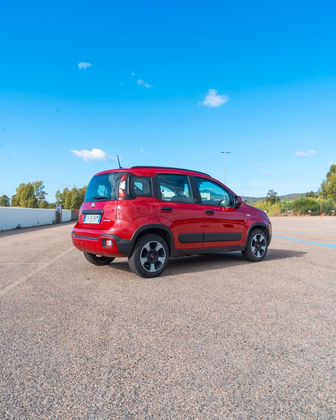 Fiat Panda 1.0 Hybrid Cross Red