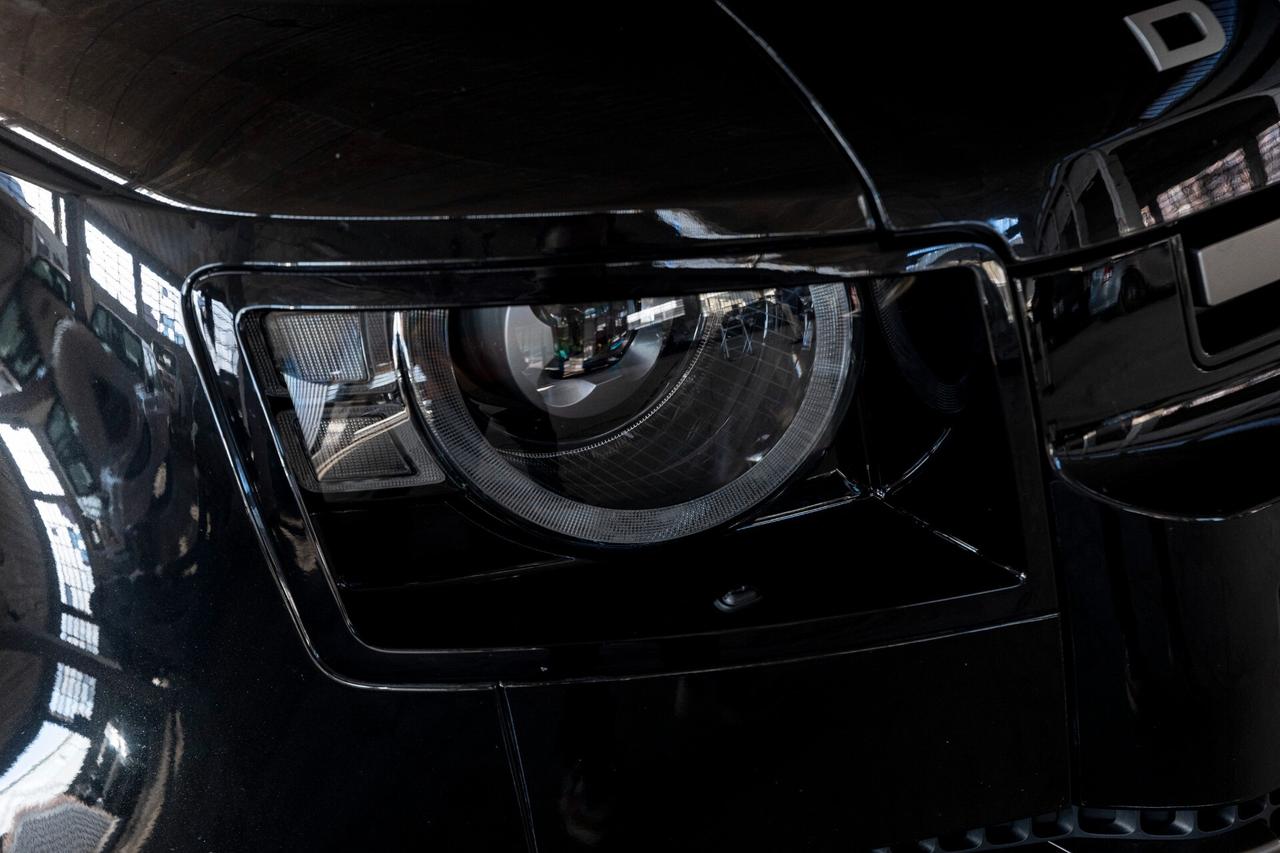 Land Rover Defender 110 3.0D I6 300 CV AWD Auto X-Dynamic S